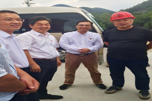 市委常委、區(qū)委書記葛學斌視察古堰畫鄉(xiāng)游客接待中心建設(shè)項目